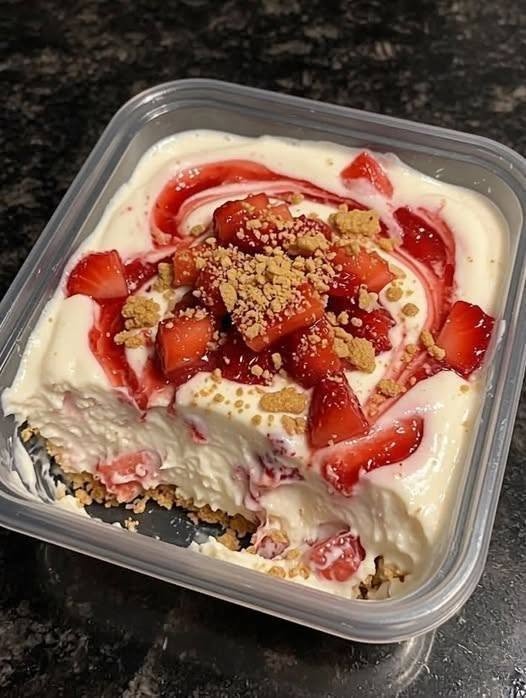 No-Bake Strawberry Creamy Cheesecake